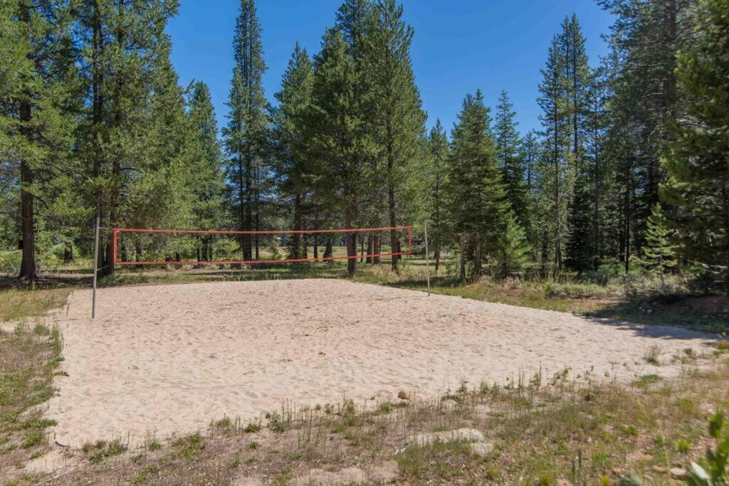 3Br Tahoe Donner Cabin With Hoa Perks Like Pools Hot-Tub Minutes To Trails Lake Golf Тръки Екстериор снимка