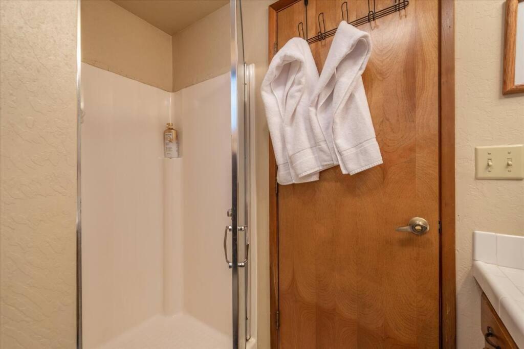 3Br Tahoe Donner Cabin With Hoa Perks Like Pools Hot-Tub Minutes To Trails Lake Golf Тръки Екстериор снимка