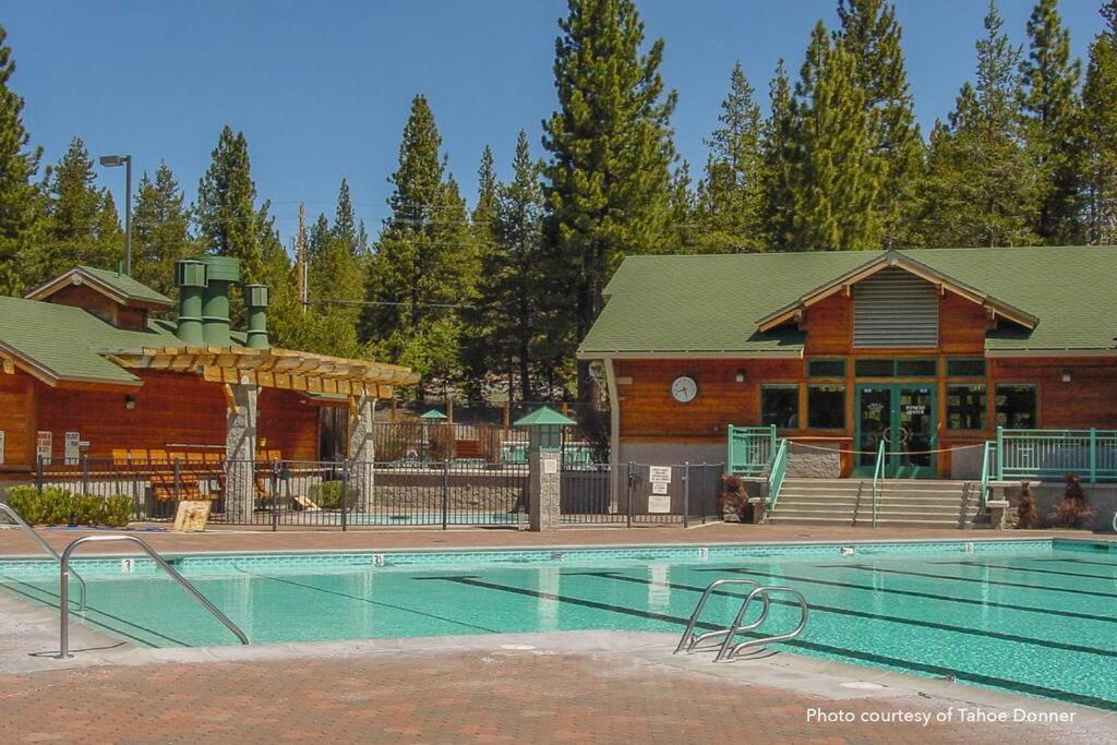 3Br Tahoe Donner Cabin With Hoa Perks Like Pools Hot-Tub Minutes To Trails Lake Golf Тръки Екстериор снимка