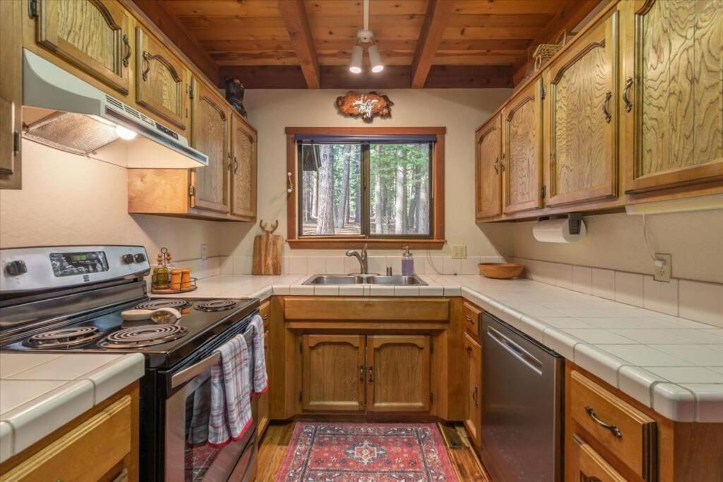 3Br Tahoe Donner Cabin With Hoa Perks Like Pools Hot-Tub Minutes To Trails Lake Golf Тръки Екстериор снимка