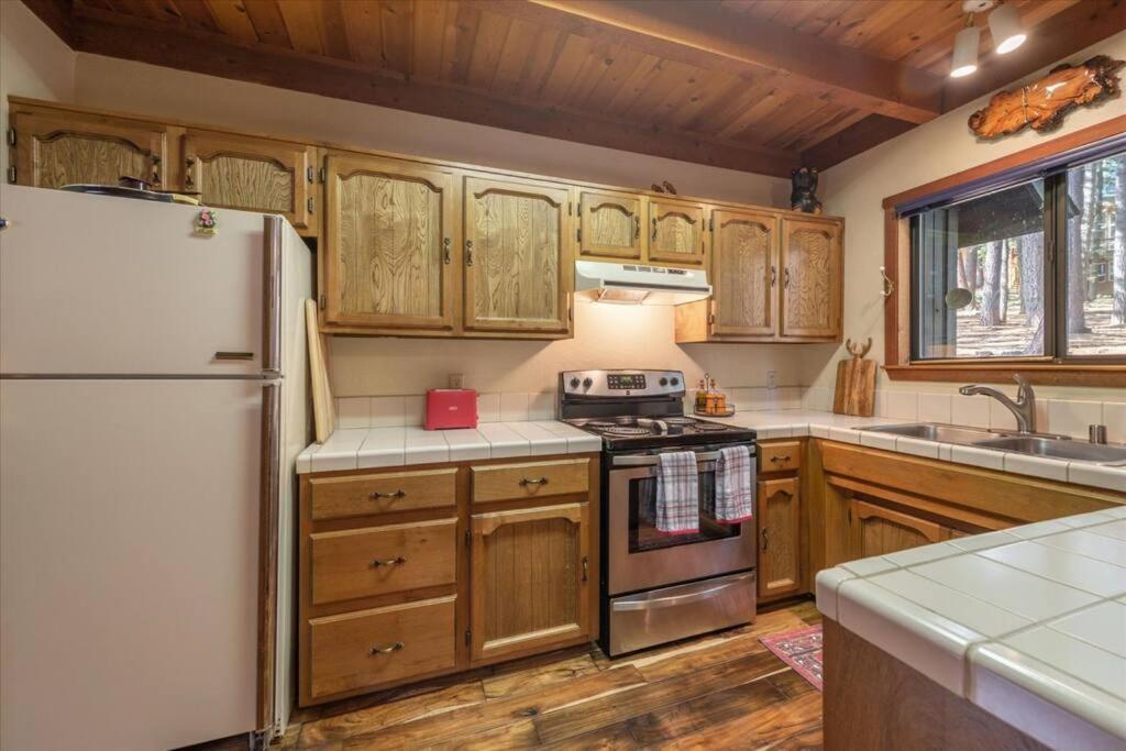 3Br Tahoe Donner Cabin With Hoa Perks Like Pools Hot-Tub Minutes To Trails Lake Golf Тръки Екстериор снимка