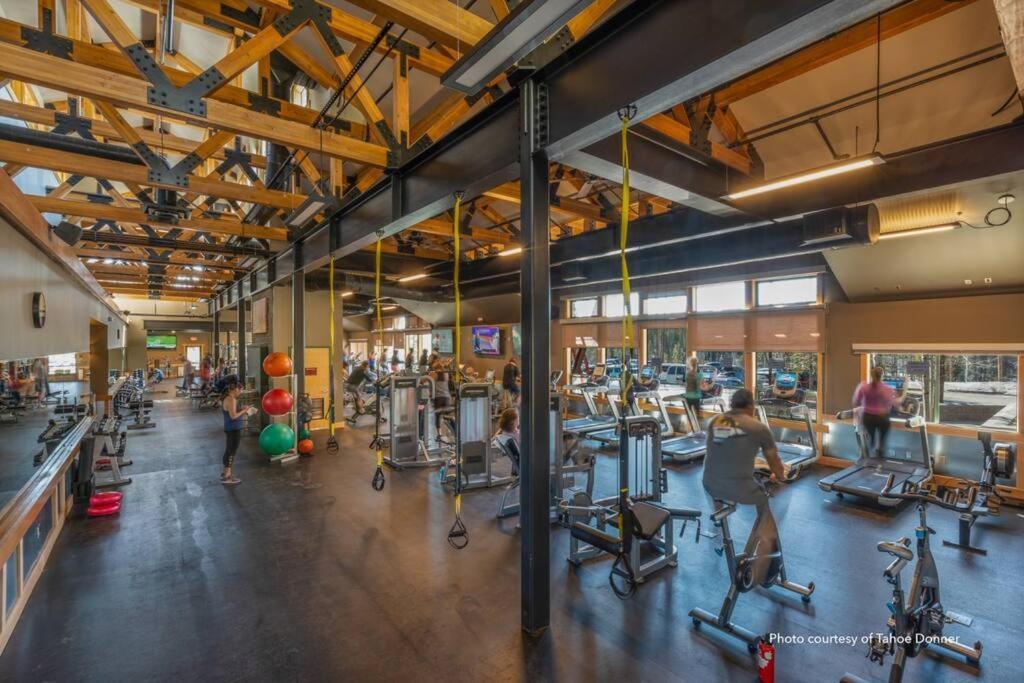 3Br Tahoe Donner Cabin With Hoa Perks Like Pools Hot-Tub Minutes To Trails Lake Golf Тръки Екстериор снимка